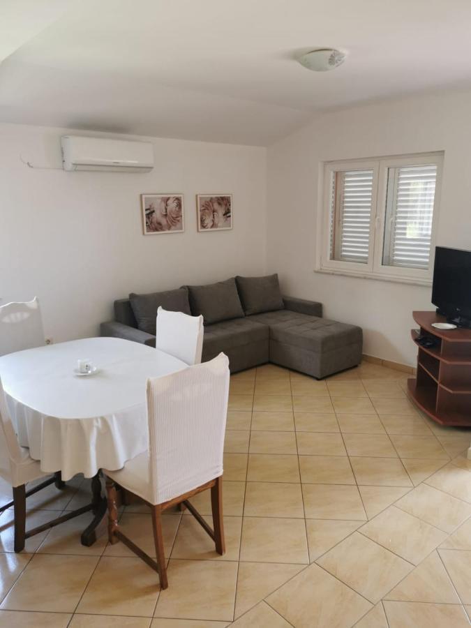 Apartment Milka Vir Esterno foto