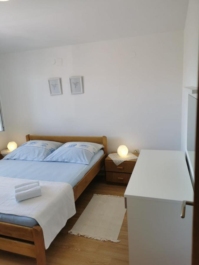 Apartment Milka Vir Esterno foto